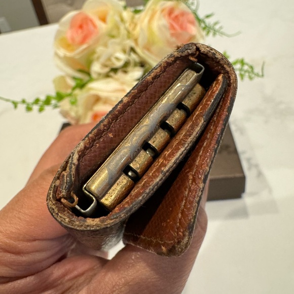 Authentic Louis Vuitton key case - Picture 4 of 8